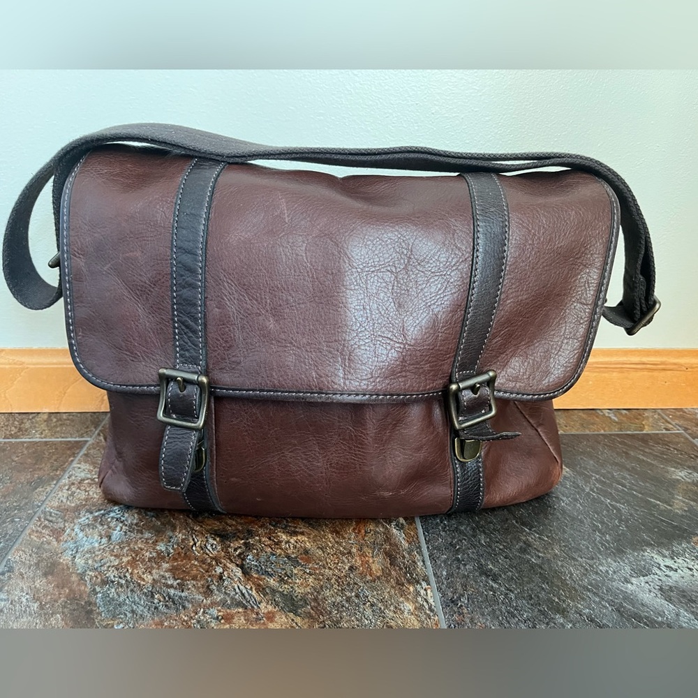 Fossil Estate dark leather adjustable strap messenger laptop bag
